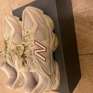 New Balance Beige Green Shoe Box Label